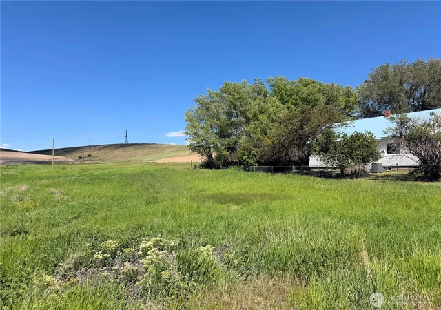 Photo 2 of Single family home for sale at 39500 Sr 21 N, Wilbur, WA 99185 | MLS# NWM2505256 | Listing updated on 2026-09-21