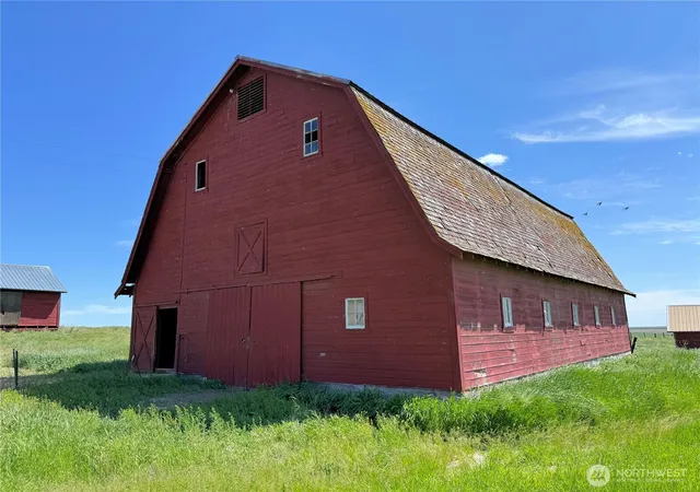 Photo 3 of Single family home for sale at 39500 Sr 21 N, Wilbur, WA 99185 | MLS# NWM2505256 | Listing updated on 2026-09-21