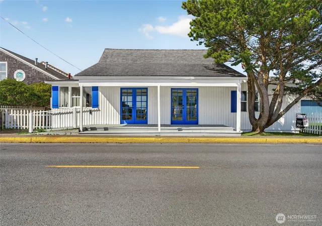 Photo 2 of Single family home for sale at 106 5th Street Se, Long Beach, WA 98631 | MLS# NWM2505373 | Listing updated on 2026-09-28