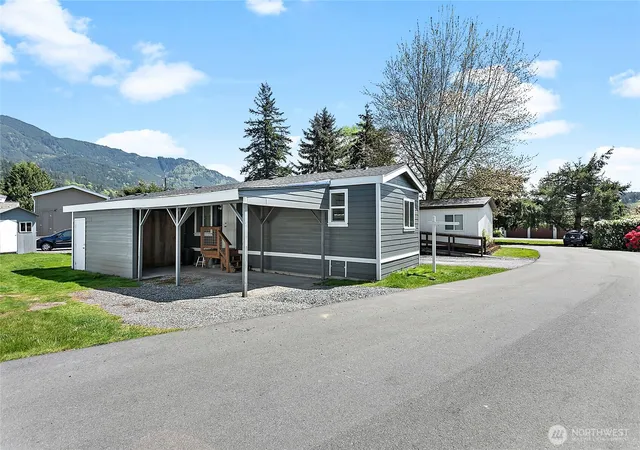 Photo 2 of Manufactured home for sale at 921 Autumn Ln #243, Bellingham, WA 98229 | MLS# NWM2505397 | Listing updated on 2026-09-21