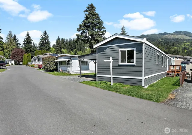 Photo 3 of Manufactured home for sale at 921 Autumn Ln #243, Bellingham, WA 98229 | MLS# NWM2505397 | Listing updated on 2026-09-21