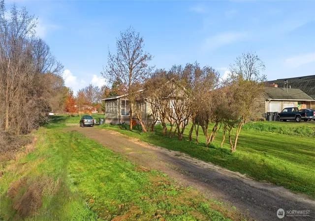 Photo 3 of Single family home for sale at 1420 S College Ave, College Place, WA 99324 | MLS# NWM2505410 | Listing updated on 2026-09-21