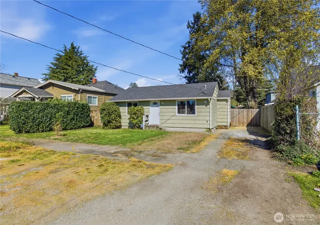 Photo 4 of Single family home for sale at 516 6th Avenue S, Kent, WA 98032 | MLS# NWM2505573 | Listing updated on 2026-09-29