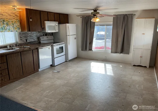 Photo 4 of Manufactured home for sale at 5629 113th Avenue E #64, Puyallup, WA 98372 | MLS# NWM2505640 | Listing updated on 2026-09-20