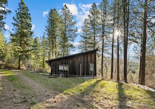 Photo 3 of Single family home for sale at 3081 Liberty Rd, Cle Elum, WA 98922 | MLS# NWM2505673 | Listing updated on 2026-09-21