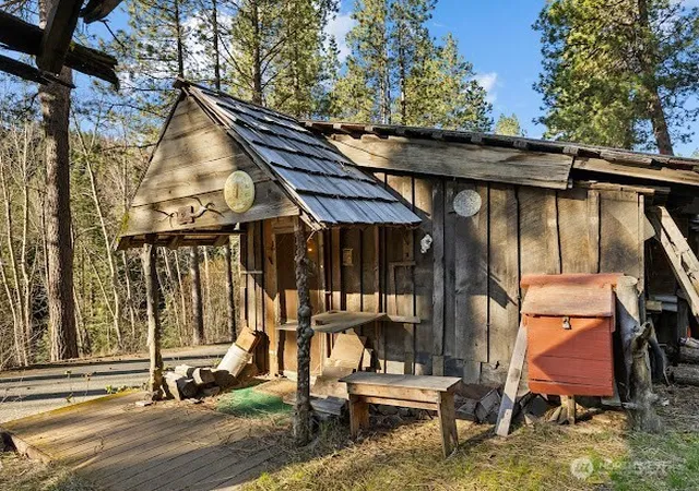 Photo 3 of Single family home for sale at 3081 Liberty Rd, Cle Elum, WA 98922 | MLS# NWM2505673 | Listing updated on 2026-09-21