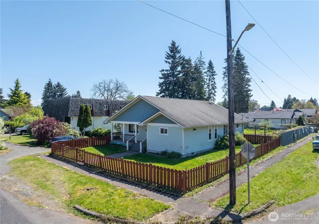 Photo 3 of Single family home for sale at 928 W Cherry St, Centralia, WA 98531 | MLS# NWM2505750 | Listing updated on 2026-09-21