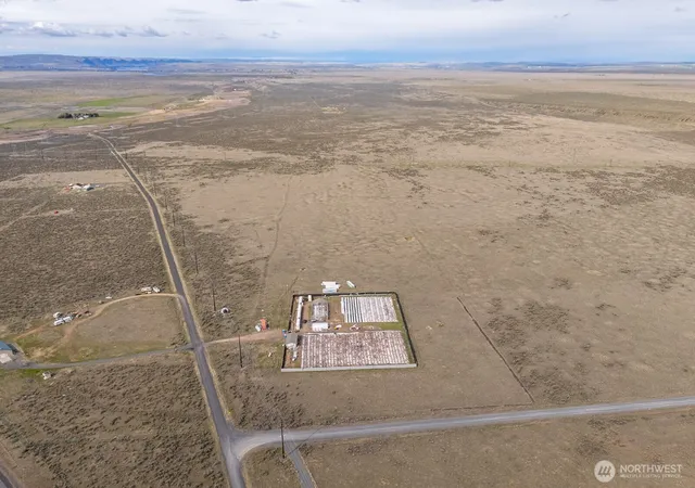 Photo 3 of Manufactured home for sale at 11061 Ne Neppel Rd, Moses Lake, WA 98837 | MLS# NWM2505760 | Listing updated on 2026-09-21