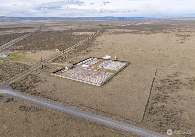 Photo 4 of Manufactured home for sale at 11061 NE Neppel Rd, Moses Lake, WA 98837 | MLS# NWM2505760 | Listing updated on 2026-09-21