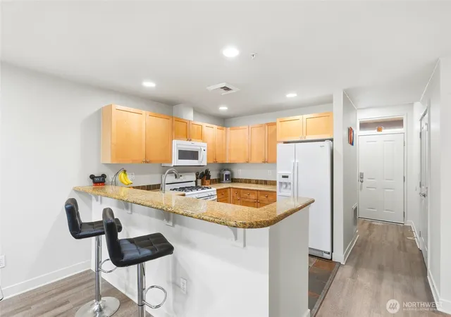 Photo 4 of Condo for sale at 1000 Cabin Crk Ln SW #B106, Issaquah, WA 98027 | MLS# NWM2505782 | Listing updated on 2026-07-28