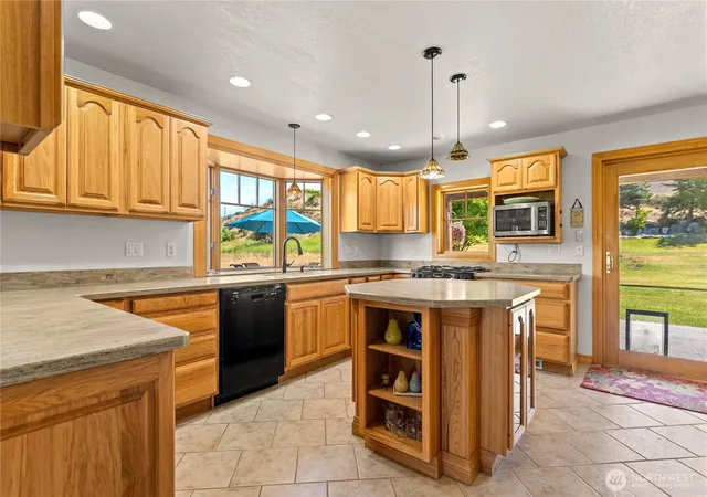 Photo 3 of Single family home for sale at 54 Wilson Rd, Winthrop, WA 98862 | MLS# NWM2505823 | Listing updated on 2026-09-29