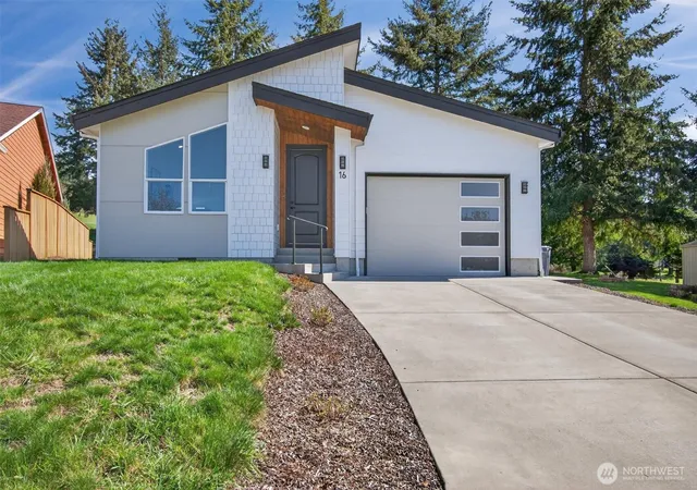 Photo 1 of Single family home for sale at 16 Linquist Ln, Cathlamet, WA 98612 | MLS# NWM2505910 | Listing updated on 2026-10-19