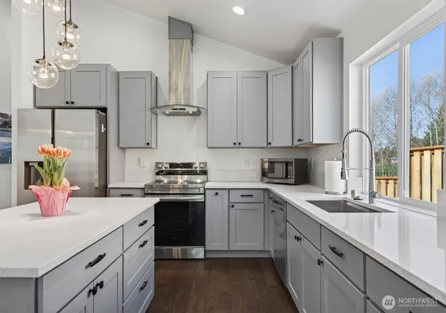 Photo 3 of Single family home for sale at 16 Linquist Ln, Cathlamet, WA 98612 | MLS# NWM2505910 | Listing updated on 2026-10-19