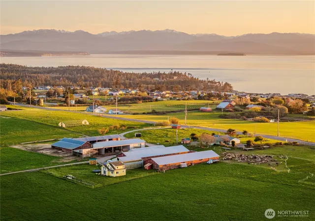 Photo 1 of Single family home for sale at 886 N W Beach Rd, Coupeville, WA 98239 | MLS# NWM2506025 | Listing updated on 2026-09-29