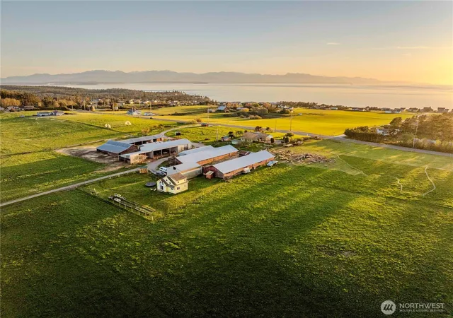 Photo 2 of Single family home for sale at 886 N W Beach Rd, Coupeville, WA 98239 | MLS# NWM2506025 | Listing updated on 2026-09-29