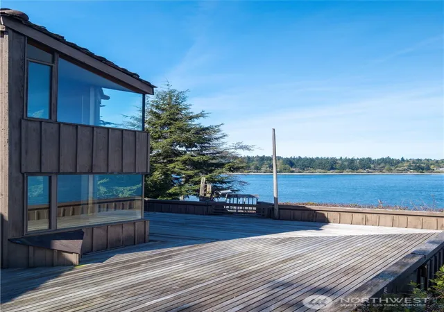 Photo 4 of Single family home for sale at 17040 Agate St NE, Bainbridge Island, WA 98110 | MLS# NWM2506044 | Listing updated on 2026-09-21