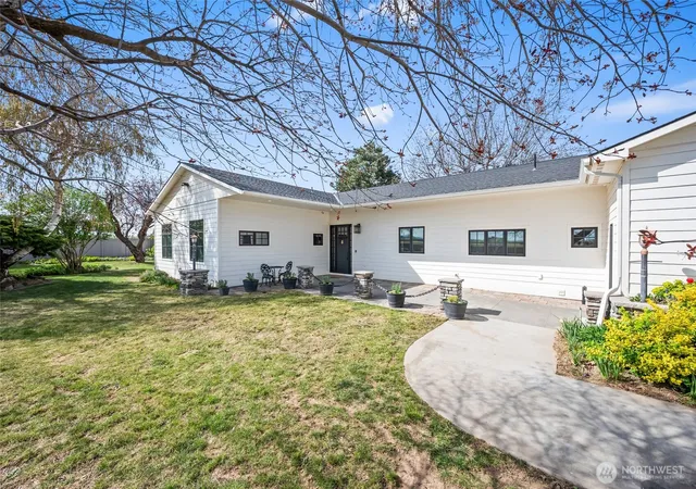 Photo 2 of Single family home for sale at 20272 Road 11 Nw, Quincy, WA 98848 | MLS# NWM2506152 | Listing updated on 2026-09-28