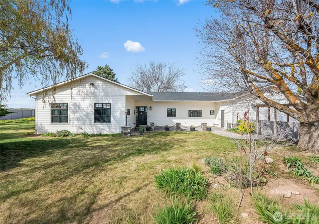 Photo 3 of Single family home for sale at 20272 Road 11 Nw, Quincy, WA 98848 | MLS# NWM2506152 | Listing updated on 2026-09-28
