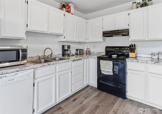 Photo 3 of Single family home for sale at 6505 Stewart Ave E, Puyallup, WA 98371 | MLS# NWM2506205 | Listing updated on 2026-09-21