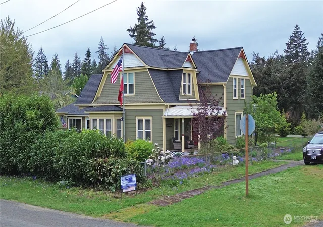 Photo 2 of Single family home for sale at 204 W Harris Ave, Oakville, WA 98568 | MLS# NWM2506231 | Listing updated on 2026-09-21