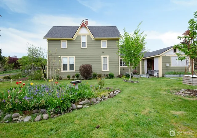 Photo 4 of Single family home for sale at 204 W Harris Ave, Oakville, WA 98568 | MLS# NWM2506231 | Listing updated on 2026-09-21