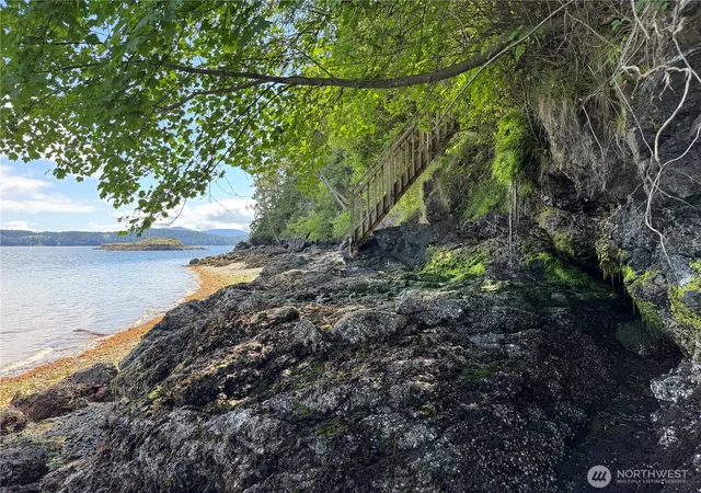 Photo 3 of Single family home for sale at 260 Grey Havens Loop, Orcas, WA 98280 | MLS# NWM2506267 | Listing updated on 2026-09-21