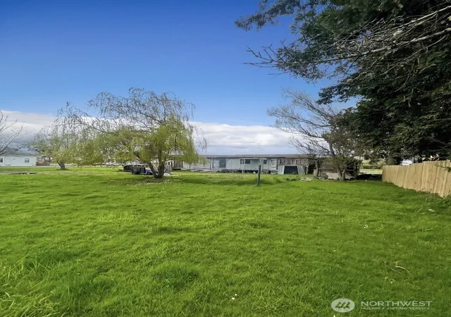 Photo 3 of Manufactured home for sale at 604 Oregon Ave, South Bend, WA 98586 | MLS# NWM2506339 | Listing updated on 2026-09-21