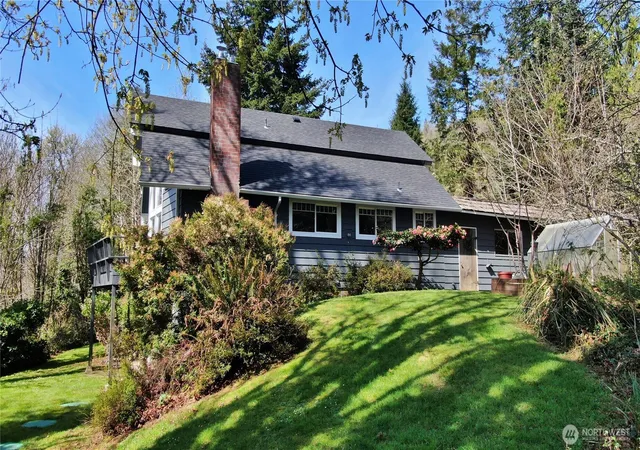 Photo 3 of Single family home for sale at 182 State Route 105, Raymond, WA 98577 | MLS# NWM2506348 | Listing updated on 2026-09-30