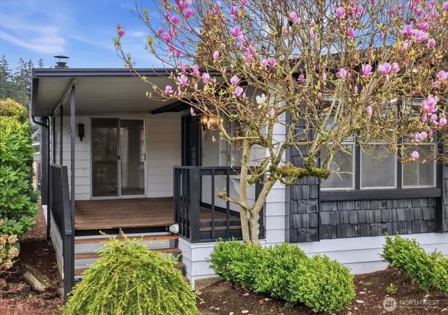 Photo 2 of Contingent at 620 112th Street Se #320, Everett, WA 98208 | MLS# NWM2506354 | Listing updated on 2026-09-21