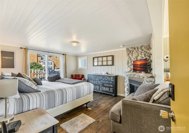 Photo 3 of Condo for sale at 105 Ocean Beach Blvd #4, Long Beach, WA 98631 | MLS# NWM2506540 | Listing updated on 2026-09-21
