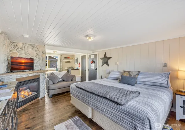 Photo 4 of Condo for sale at 105 Ocean Beach Blvd #4, Long Beach, WA 98631 | MLS# NWM2506540 | Listing updated on 2026-09-21