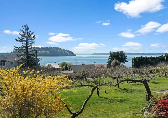 Photo 3 of Sale Pending at 10427 Powell Dr Nw, Gig Harbor, WA 98335 | MLS# NWM2506603 | Listing updated on 2026-09-02