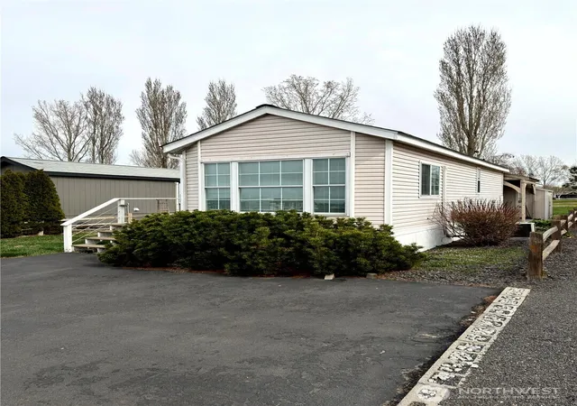 Photo 3 of Manufactured home for sale at 7037 Highway 262 E #135, Othello, WA 99344 | MLS# NWM2506611 | Listing updated on 2026-09-21