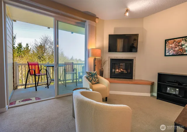 Photo 3 of Condo for sale at 262 Oyhut Bay Blvd SW #305, Ocean Shores, WA 98569 | MLS# NWM2506621 | Listing updated on 2026-09-29