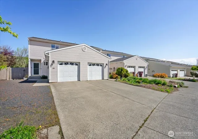 Photo 1 of Townhouse for sale at 266 Nw Clay Ct, Pullman, WA 99163 | MLS# NWM2506715 | Listing updated on 2026-09-21