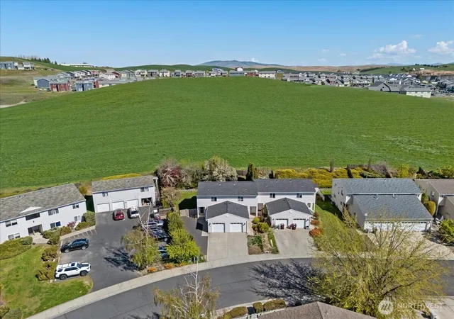 Photo 4 of Townhouse for sale at 266 NW Clay Ct, Pullman, WA 99163 | MLS# NWM2506715 | Listing updated on 2026-09-21