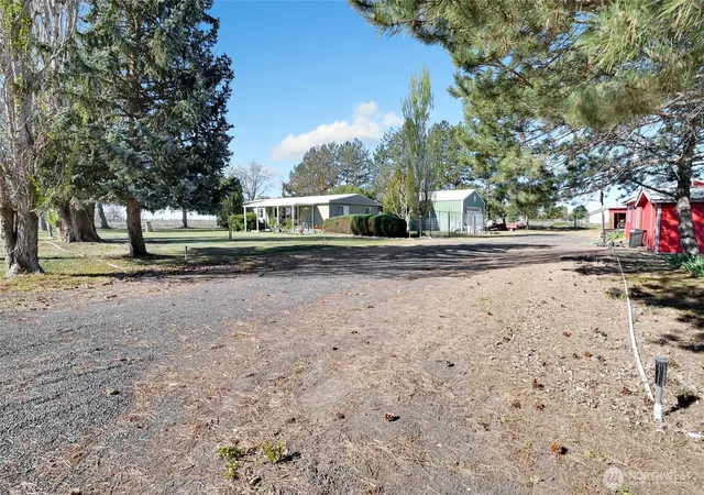 Photo 3 of Sale Pending at 9630 Rd H8 Ne, Moses Lake, WA 98837 | MLS# NWM2506755 | Listing updated on 2026-09-25