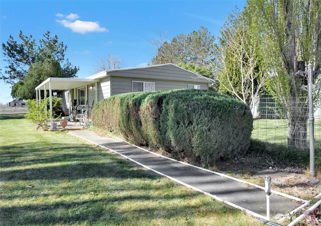Photo 3 of Sale Pending at 9630 Rd H8 NE, Moses Lake, WA 98837 | MLS# NWM2506755 | Listing updated on 2026-09-25