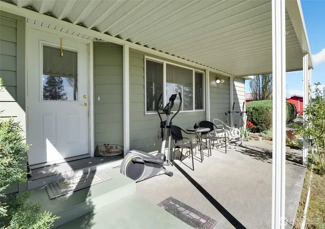 Photo 4 of Sale Pending at 9630 Rd H8 NE, Moses Lake, WA 98837 | MLS# NWM2506755 | Listing updated on 2026-09-25