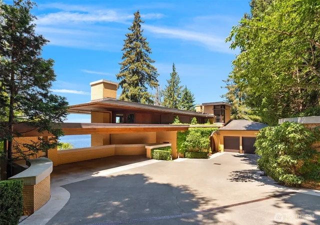 Photo 1 of Mansion for sale at 415 Shoreland Dr Se, Bellevue, WA 98004 | MLS# NWM2506796 | Listing updated on 2026-09-21