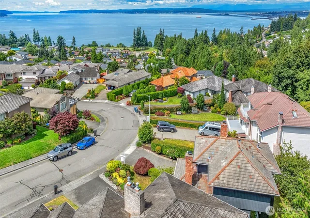 Photo 2 of Single family home for sale at 1623 Edgemoor Ln, Everett, WA 98203 | MLS# NWM2506832 | Listing updated on 2026-09-21