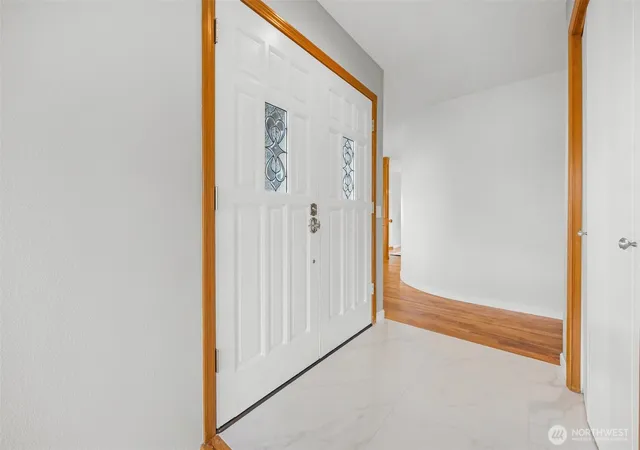 Photo 3 of Single family home for sale at 1623 Edgemoor Ln, Everett, WA 98203 | MLS# NWM2506832 | Listing updated on 2026-09-21