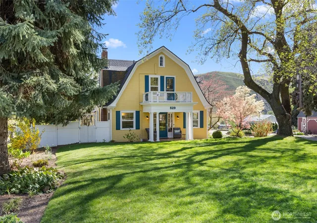 Photo 1 of Single family home for sale at 529 Lower Sunnyslope Rd, Wenatchee, WA 98801 | MLS# NWM2506835 | Listing updated on 2026-10-01
