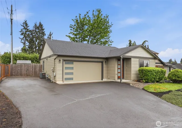 Photo 2 of Single family home for sale at 2215 Ne 88th Street, Vancouver, WA 98665 | MLS# NWM2506878 | Listing updated on 2026-09-21