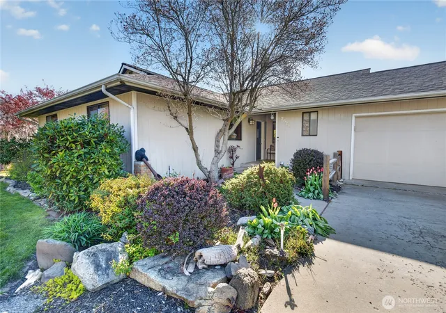 Photo 3 of Single family home for sale at 2629 Lemaister Ave, Wenatchee, WA 98801 | MLS# NWM2506952 | Listing updated on 2026-10-01