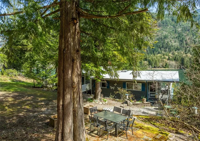 Photo 3 of Single family home for sale at 9244 Black Mountain Ln, Maple Falls, WA 98266 | MLS# NWM2506963 | Listing updated on 2026-09-21