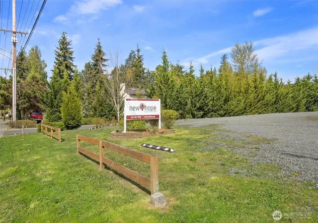 Photo 3 of Sale Pending at 725 112th Street Sw, Everett, WA 98204 | MLS# NWM2506977 | Listing updated on 2026-09-25
