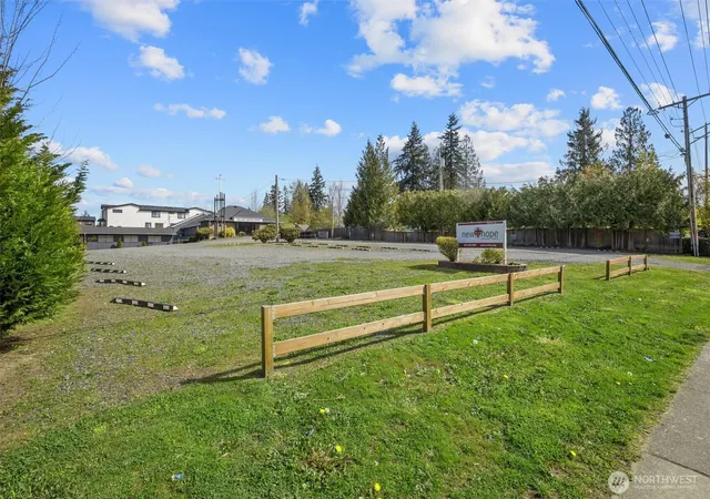 Photo 4 of Sale Pending at 725 112th Street SW, Everett, WA 98204 | MLS# NWM2506977 | Listing updated on 2026-09-25