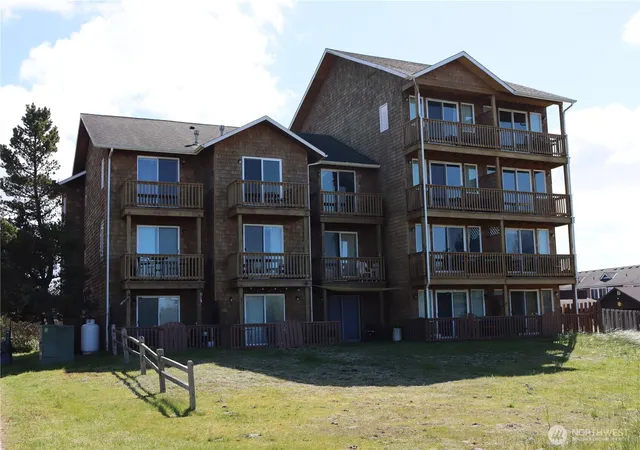 Photo 4 of Condo for sale at 205 Bolstad Ave W #302, Long Beach, WA 98631 | MLS# NWM2506990 | Listing updated on 2026-09-21