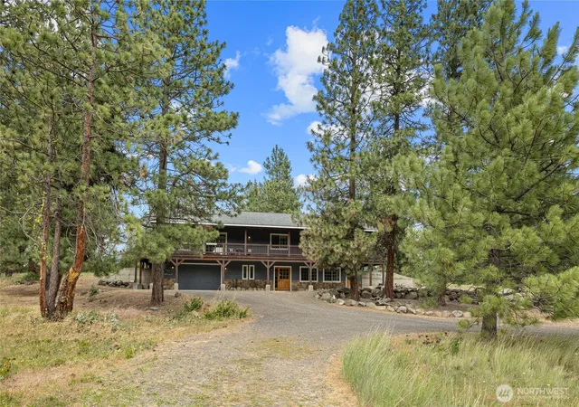 Photo 2 of Single family home for sale at 960 Forest Grv, Cle Elum, WA 98922 | MLS# NWM2507018 | Listing updated on 2026-09-21